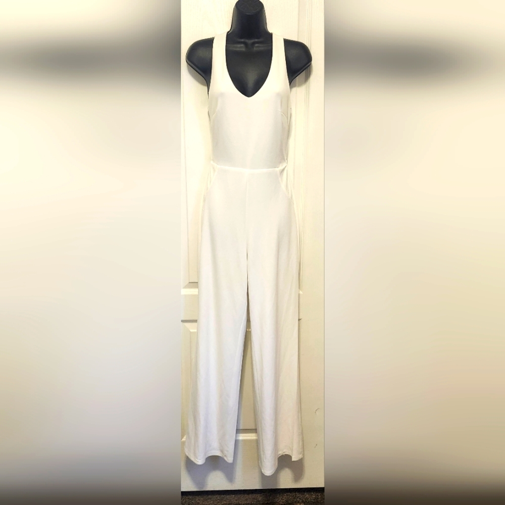 Crystal Sky White Sleeveless V-neckline Jumpsuit Size Small EUC